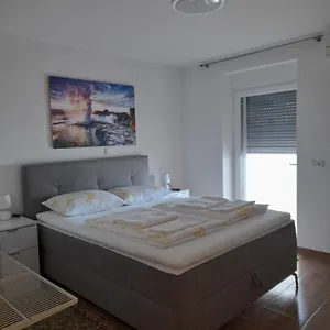 Donella Apartment